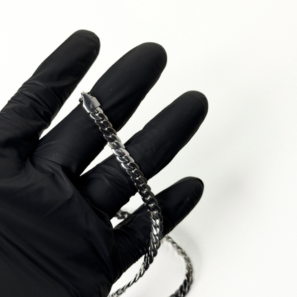 Round Stainless Steal Necklace With Free Delivery